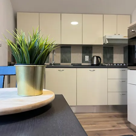 House Roza Nyaraló *