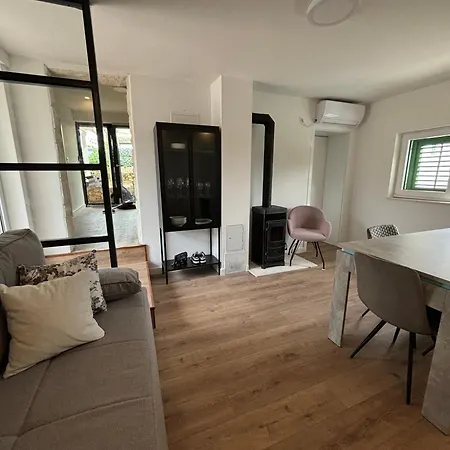 Nyaraló House Roza Trogir